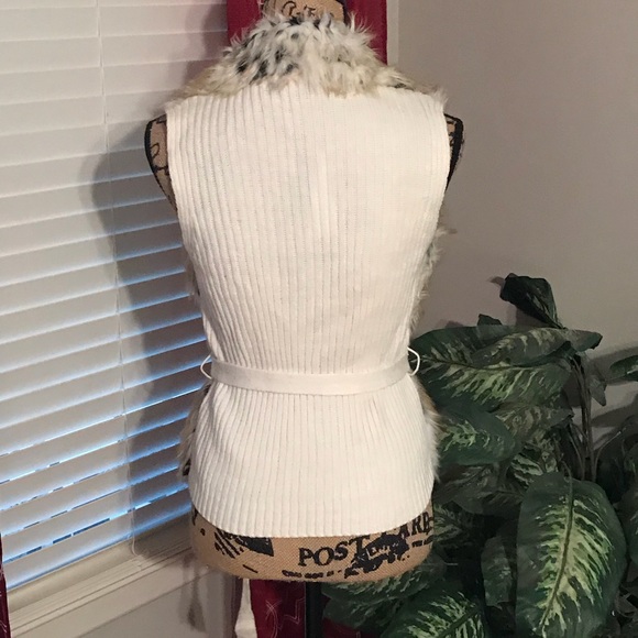 ♦️SOLD♦️Beautiful Vest - Picture 2 of 4